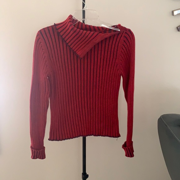 Cool sweater can be off shoulder or cowl neck - Picture 1 of 3